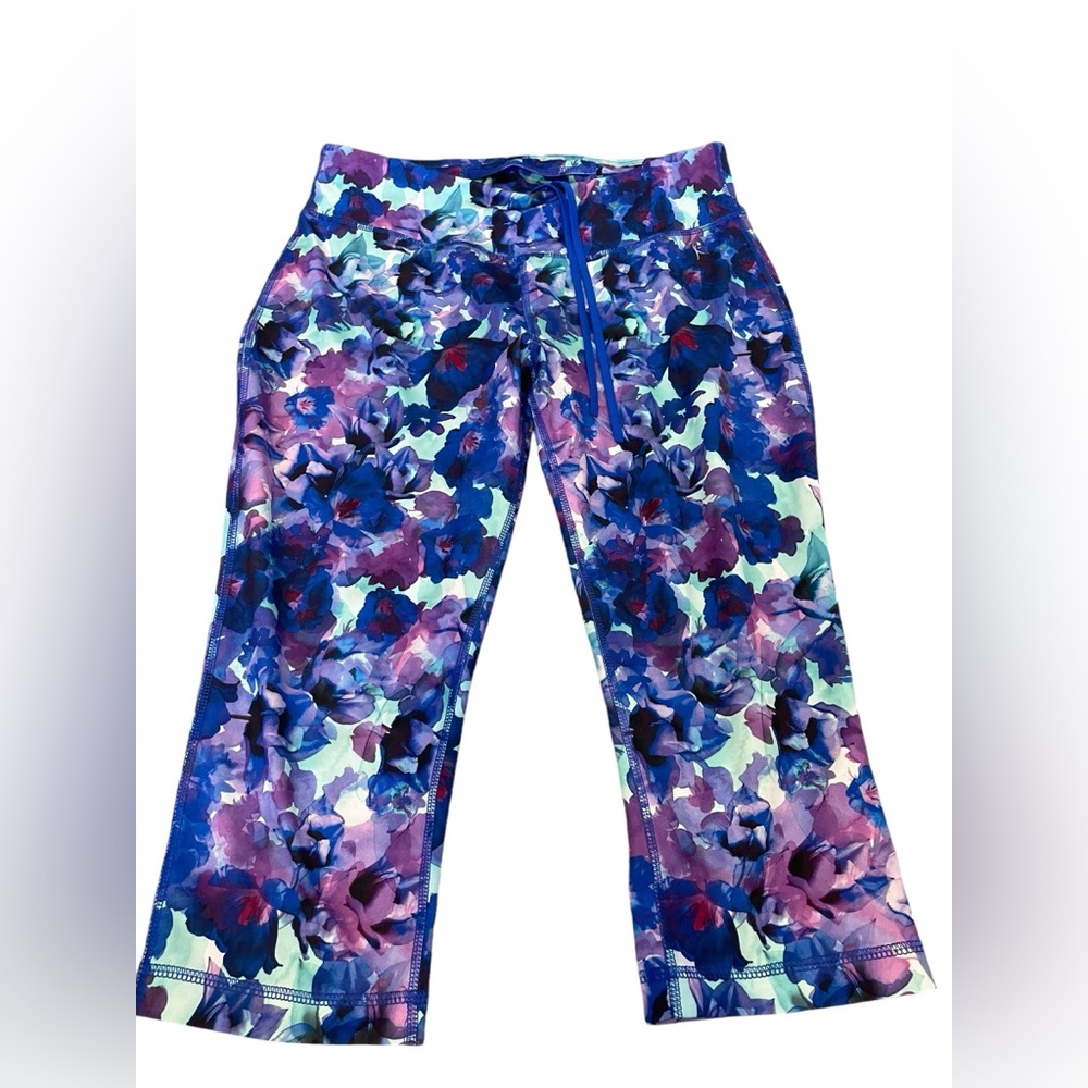 Danskin NOW fitted capri leggings